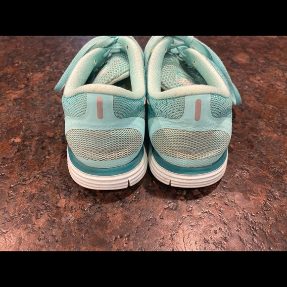 Women’s Nike running shoe - Picture 4 of 6